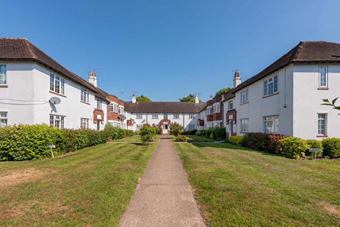 2 Bedroom Apartment For Sale In Bathurst Walk, Buckinghamshire, Richings Park, SL0