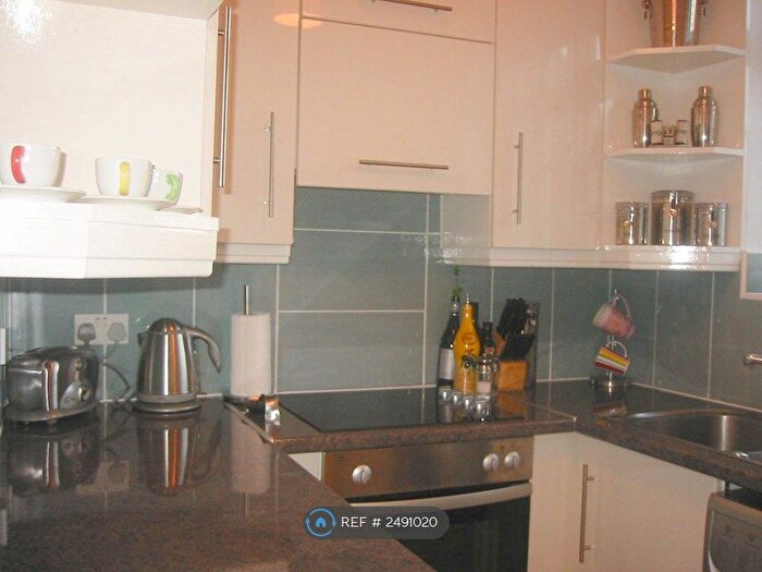 2 Bedroom Flat To Rent In Furze Platt Road, Maidenhead, SL6