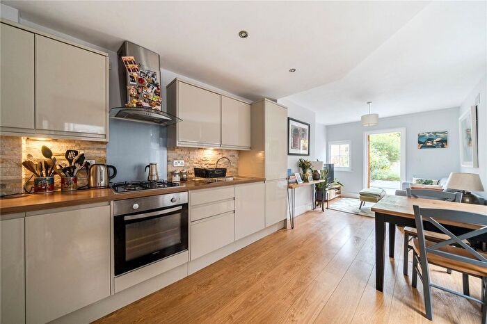 2 Bedroom Flat For Sale In Cobham Road, Wood Green, London, N22