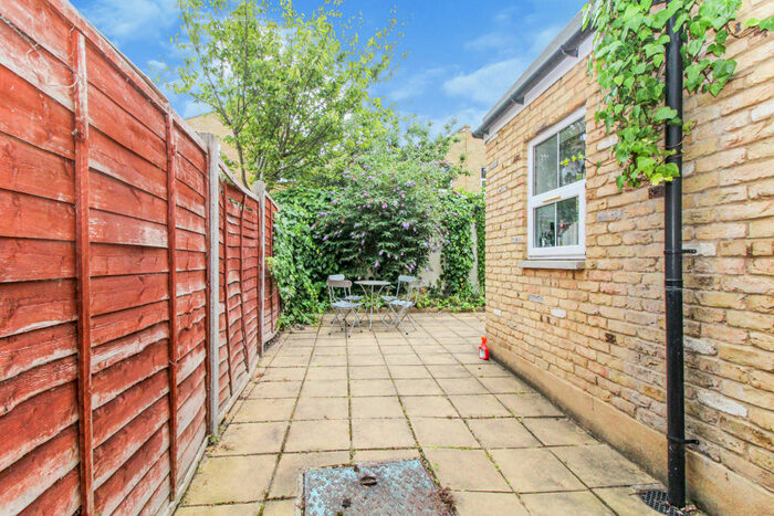 5 Bedroom Town House To Rent In Bow Common Lane, E3