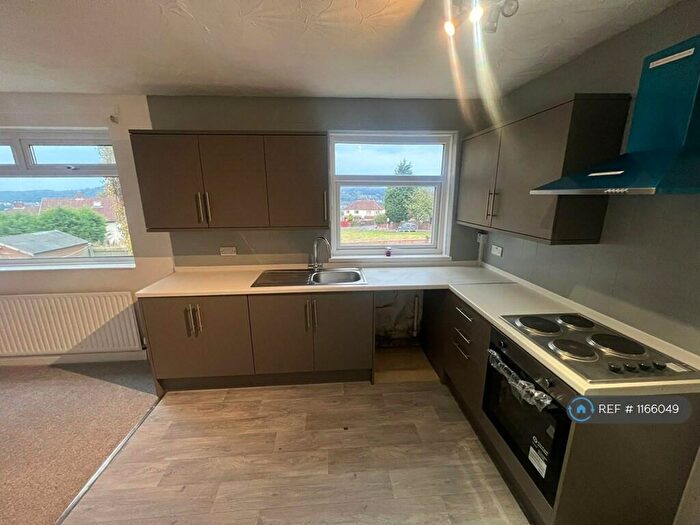 3 Bedroom Semi-Detached House To Rent In West Royd Drive, Shipley, BD18