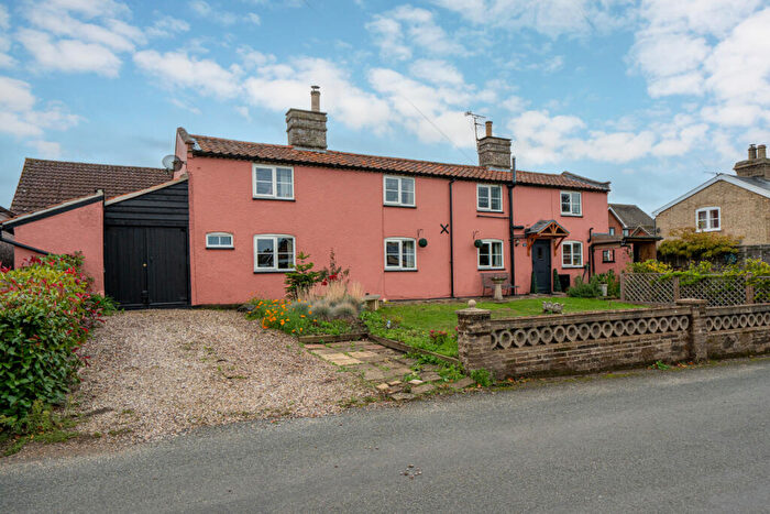 3 Bedroom Detached House For Sale In Dallinghoo Road, Wickham Market, IP13