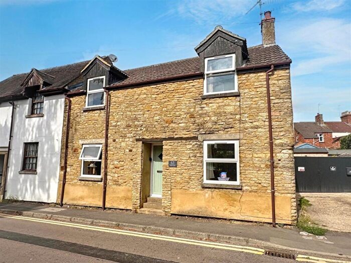 2 Bedroom Cottage For Sale In London Road, Wollaston, NN29
