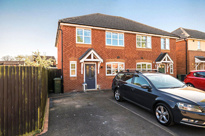 3 Bedroom Semi-Detached House For Sale In Bredon Drive, Hereford, Herefordshire, HR4