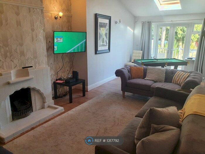 5 Bedroom Semi-Detached House To Rent In Olive Hill Road, Halesowen B62