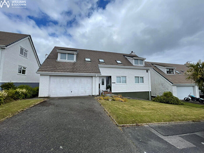 4 Bedroom Bungalow For Sale In Bay View Road, Benllech, Anglesey, LL74