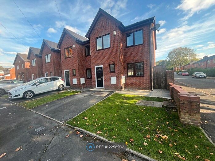 3 Bedroom Terraced House To Rent In Grafton Street, Blackburn, BB2