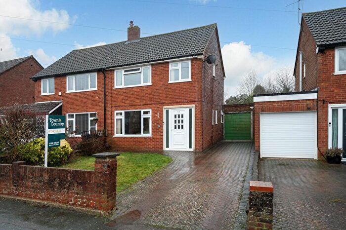 3 Bedroom Semi-Detached House For Sale In Elm Avenue, Caddington, LU1