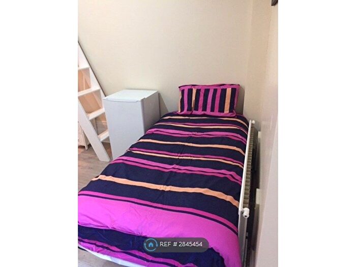 Studio To Rent In Green Lanes, London, N8