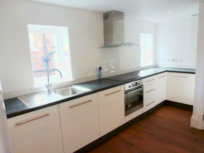 2 Bedroom Apartment To Rent In High Street, Welwyn, AL6
