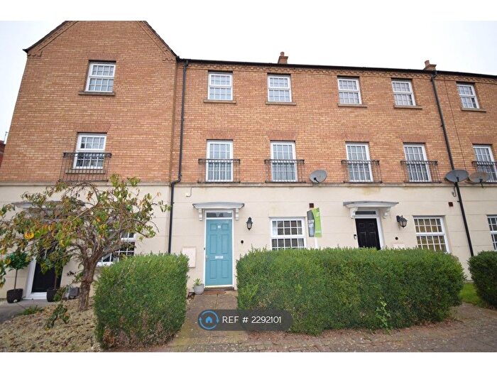 4 Bedroom Terraced House To Rent In Coton Park Drive, Rugby, CV23