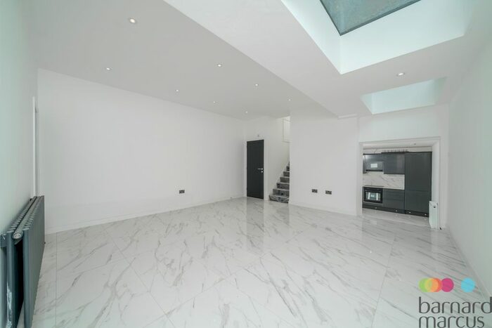 3 Bedroom Flat To Rent In Palmerston Crescent, London, N13