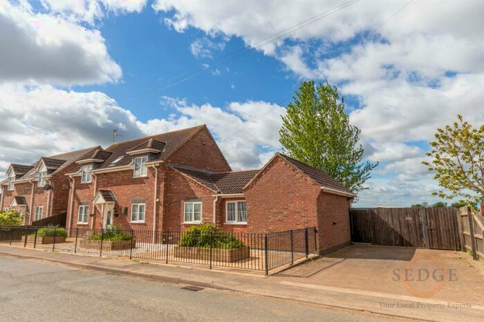 4 Bedroom Detached House For Sale In Six House Bank, West Pinchbeck, PE11