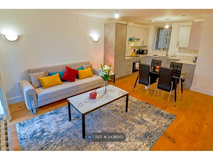 2 Bedroom Flat To Rent In Staines Road, Hounslow, TW4