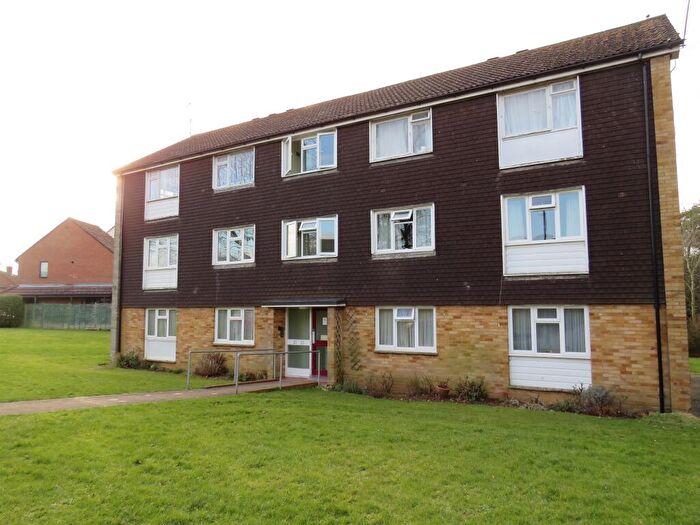 2 Bedroom Flat For Sale In Pightle Crescent, Buckingham, MK18