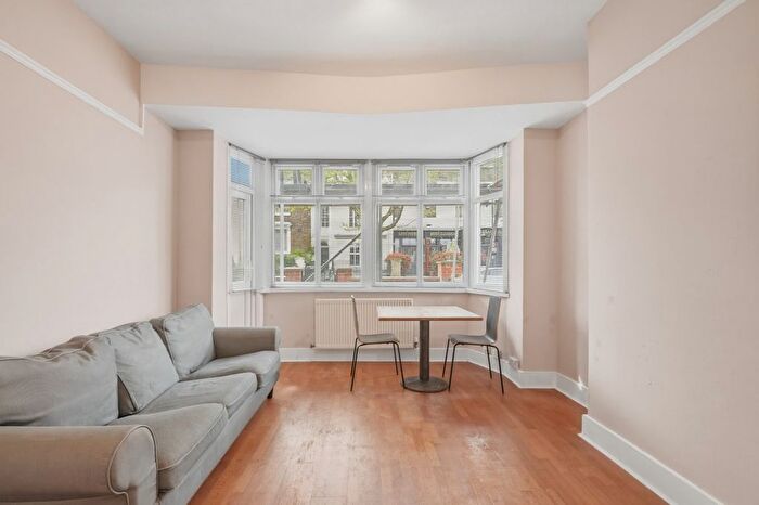 2 Bedroom Flat To Rent In Clapham Manor Street, London, SW4