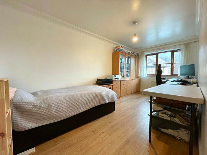 5 Bedroom Detached House For Sale In Perivale, Monkston Park, Milton Keynes, MK10