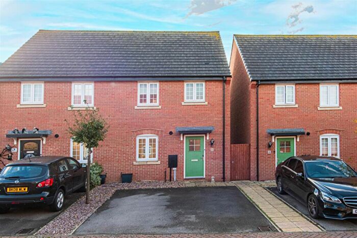 3 Bedroom Semi-Detached House For Sale In Spriggs Close, Burton Latimer, NN15