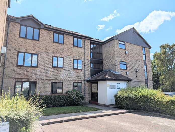 2 Bedroom Flat To Rent In Comptons Court, Horsham, RH13