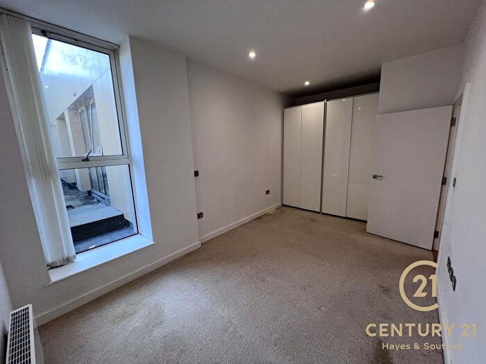 1 Bedroom Flat To Rent In Central House, Lampton Road, TW3