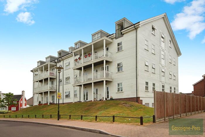 2 Bedroom Garage / Parking To Rent In The Hamptons, Worcester Park, KT4