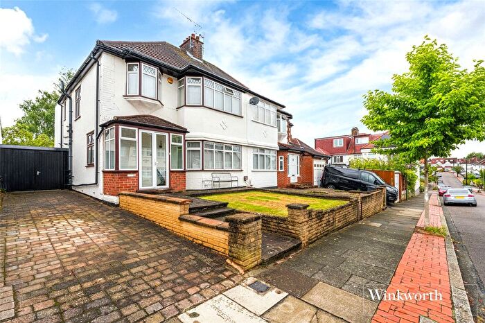 4 Bedroom Semi-detached House For Sale In Sandringham Gardens, North Finchley, London, N12