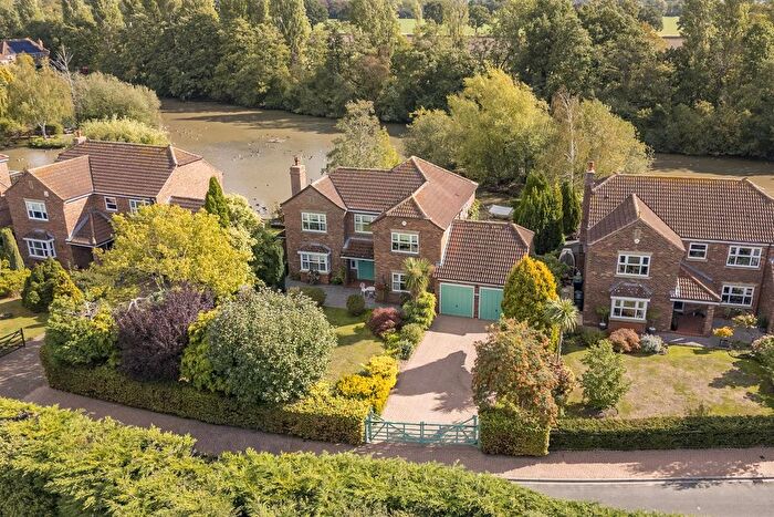 4 Bedroom Detached House For Sale In Lakeside, Acaster Malbis, YO23