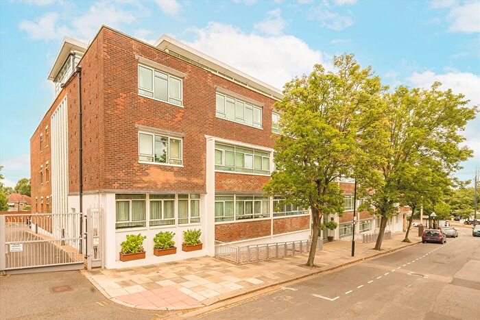 2 Bedroom Flat To Rent In Heathcroft, Ealing, W5