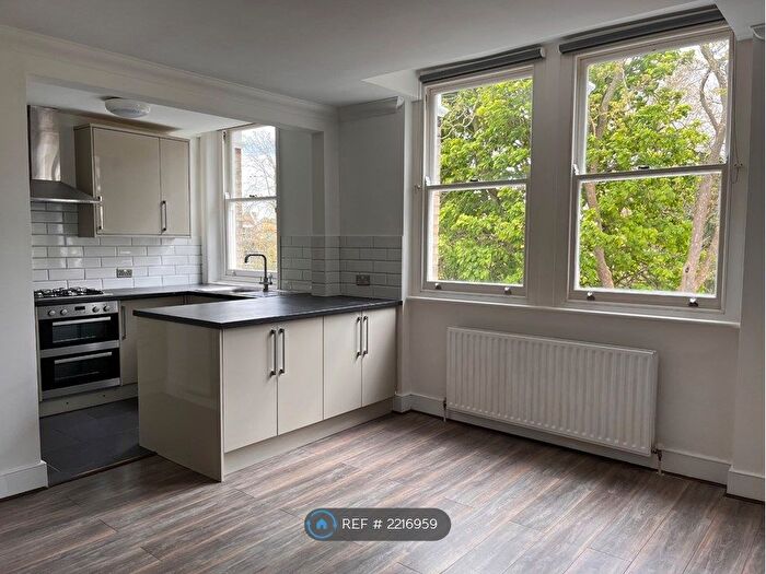 2 Bedroom Flat To Rent In St. Andrews Square (), Surbiton, KT6