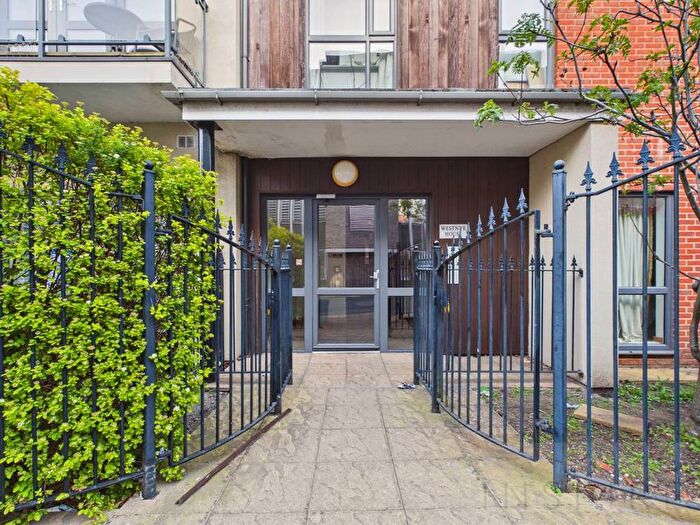 2 Bedroom Flat To Rent In Haydon Place, Westnye House, GU1