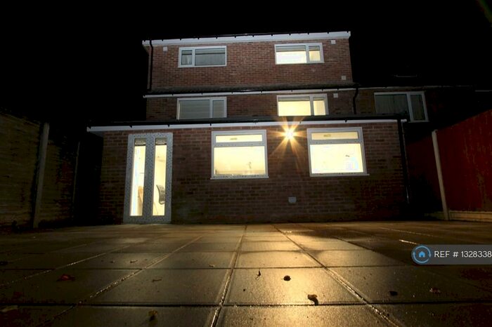 6 Bedroom Semi-Detached House To Rent In Church Lane, Bedford, MK41