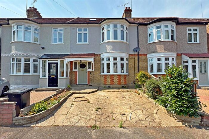 4 Bedroom Terraced House To Rent In Lyndhurst Drive, Hornchurch, RM11
