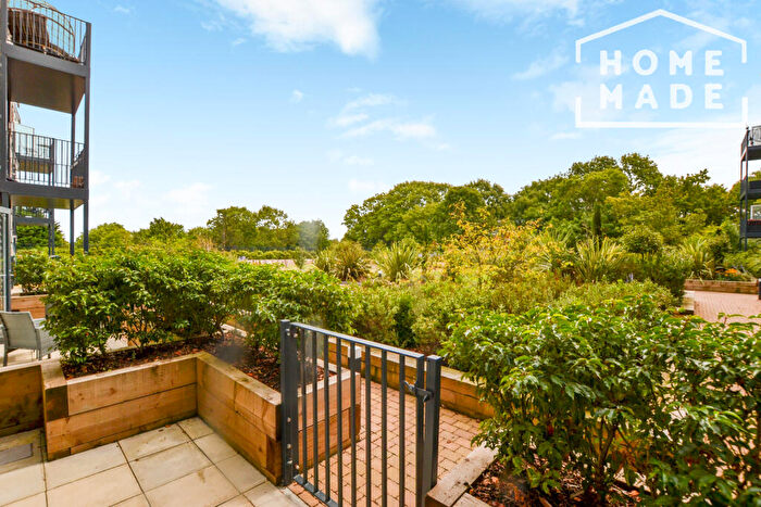 1 Bedroom Flat To Rent In Academy Way, IG10