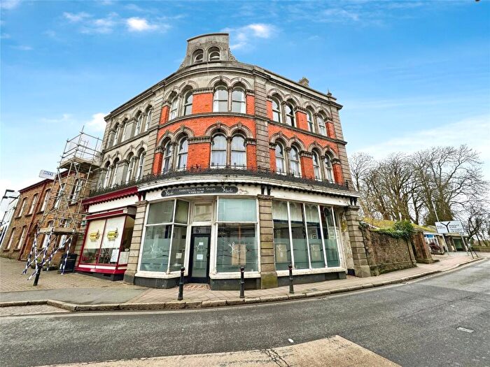 3 Bedroom Property For Sale In High Street, Holsworthy, Devon, EX22