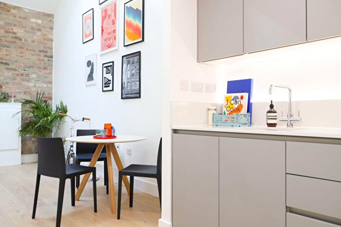 2 Bedroom Town House To Rent In Milton Street, Sheffield, S3