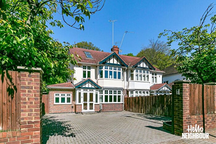 5 Bedroom Semi-Detached House To Rent In Roehampton Vale, London, SW15