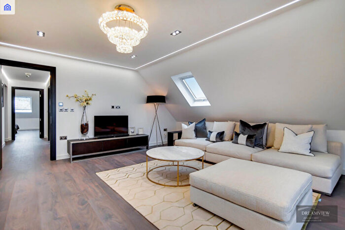 2 Bedroom Apartment To Rent In Sharel Court, The Ridgeway, London, NW11