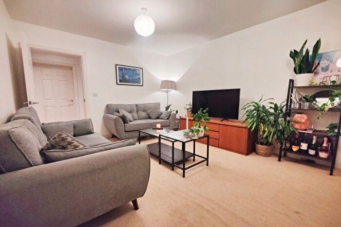 2 Bedroom Flat To Rent In Heather Croft, Birmingham, B44