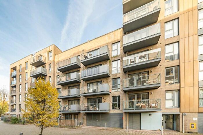 2 Bedroom Flat For Sale In Green Lanes Walk, London, N4