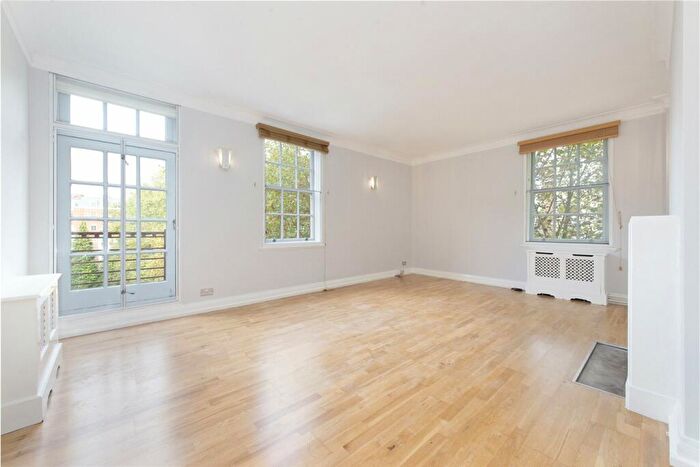 3 Bedroom Apartment To Rent In Eyre Court, Finchley Road, St John's Wood, London, NW8