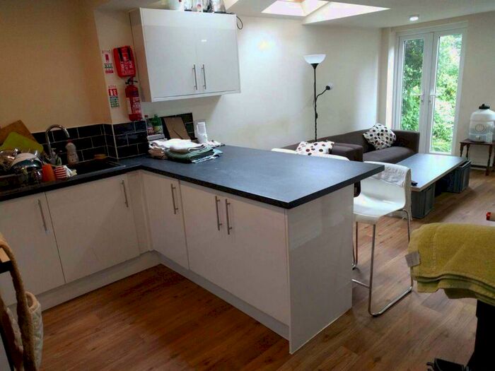 5 Bedroom House To Rent In Heeley Road, B29