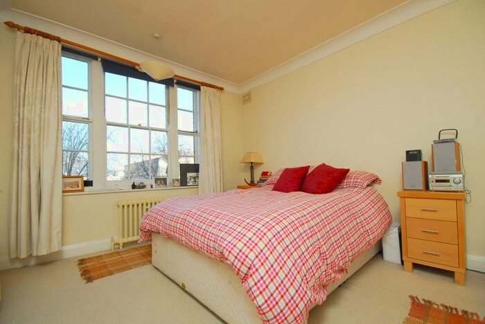 2 Bedroom Flat To Rent In Putney Hill, Putney, London, SW15