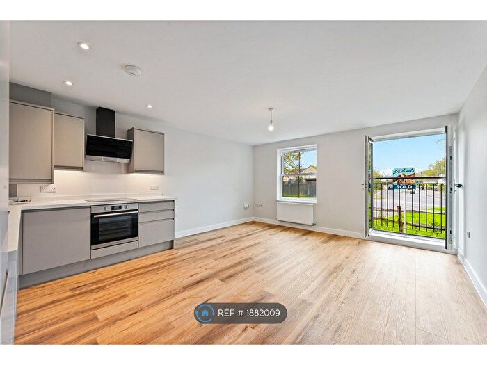 2 Bedroom Flat To Rent In Church Road, Paddock Wood, Tonbridge, TN12