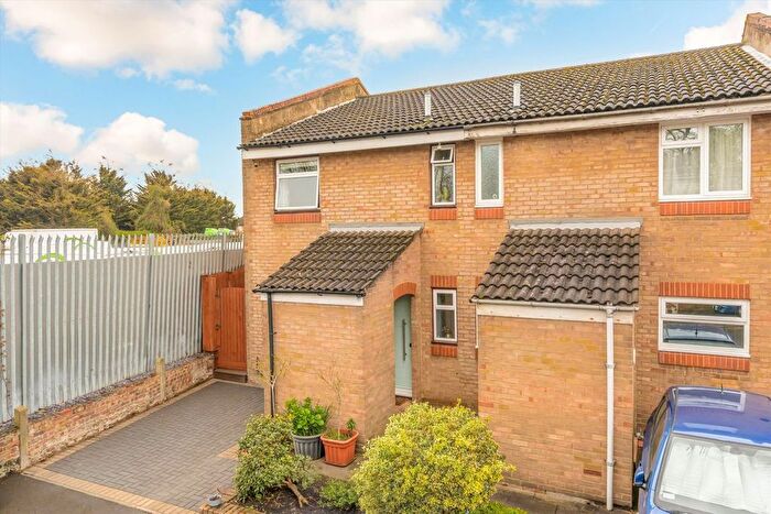 3 Bedroom Terraced House For Sale In Dennis Reeve Close, Tooting, CR4