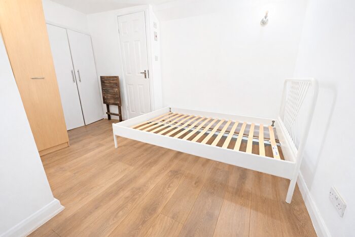 Studio To Rent In Offord Road, London, N1