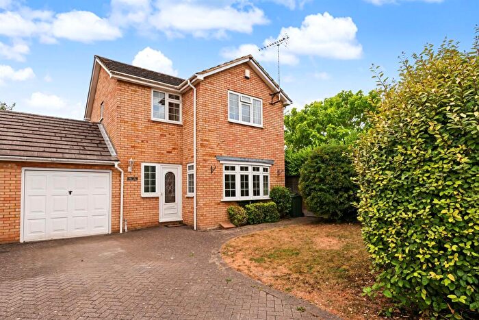 3 Bedroom Link Detached House For Sale In Old Farm, Pitstone, Leighton Buzzard, LU7