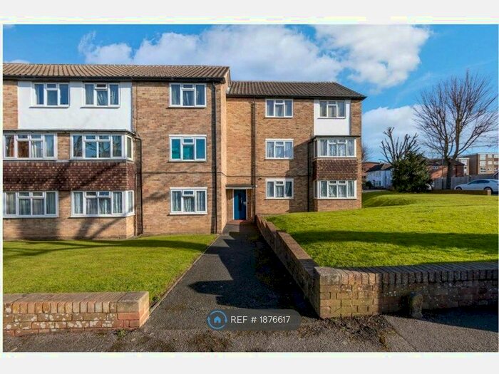 2 Bedroom Flat To Rent In Beechwood Court, Sutton, SM1