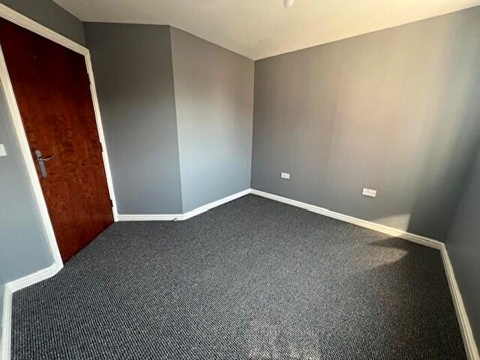 2 Bedroom Flat To Rent In Six Mills Avenue, Bryngwyn Village, Gorseinon, SA4