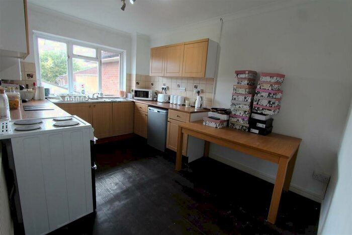 1 Bedroom Flat To Rent In Main Road, Hextable, Swanley, BR8