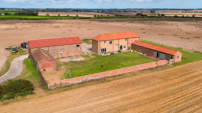 4 Bedroom Barn Conversion For Sale In Thorpe Top, Thorpe-le-Vale, LN8